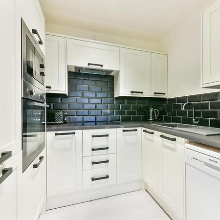 Amazing 2 Bed Apartment Clapham North Londra Esterno foto