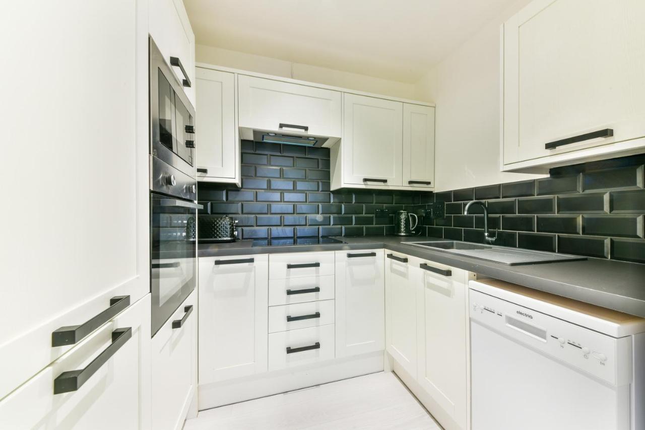 Amazing 2 Bed Apartment Clapham North Londra Esterno foto