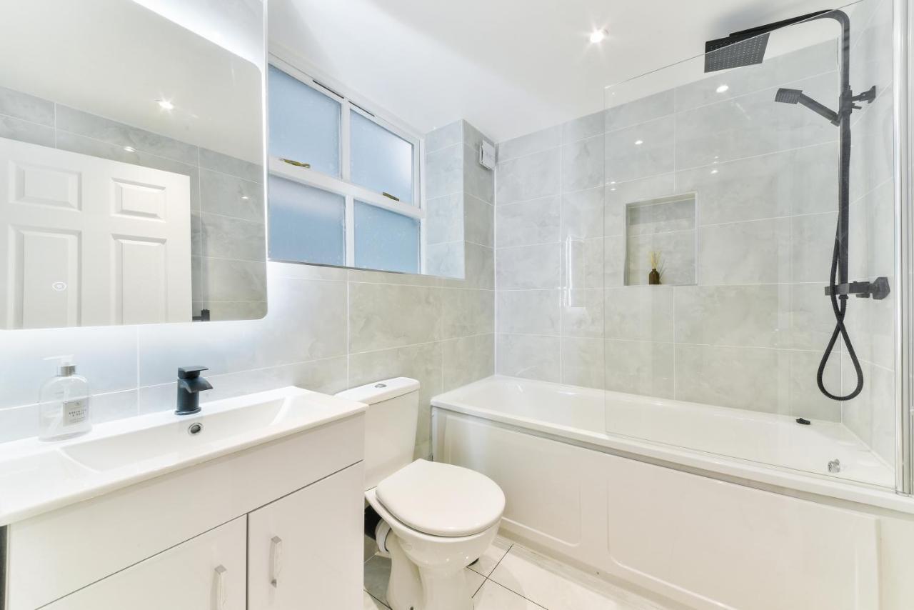 Amazing 2 Bed Apartment Clapham North Londra Esterno foto